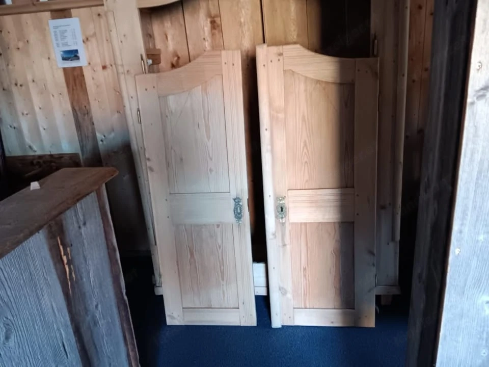 Verkaufe abgelaugten Kasten Schrank aus Omas Zeiten