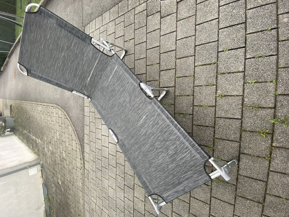 Gartenliege in gutem Zustand, 