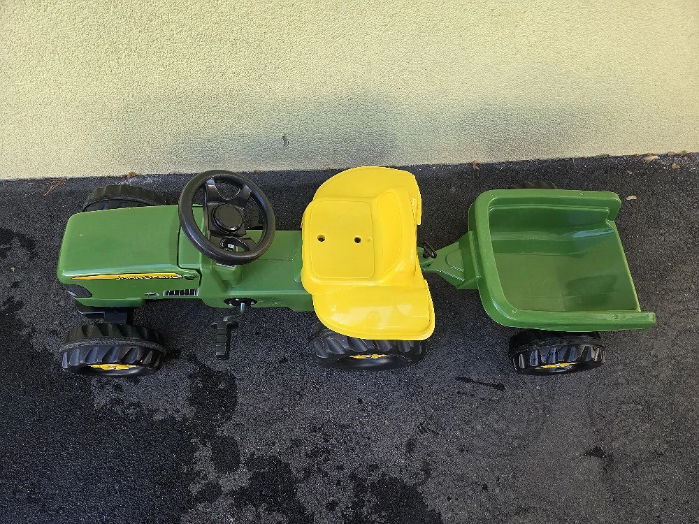 John Deere Traktor mit Anhänger