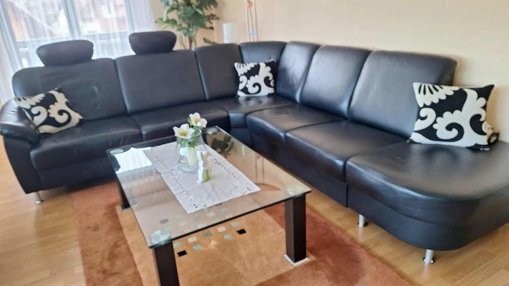 Ledercouch inclusive Glastisch zu verkaufen