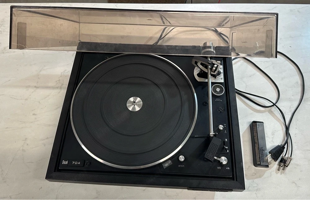 Dual CS 704 Plattenspieler