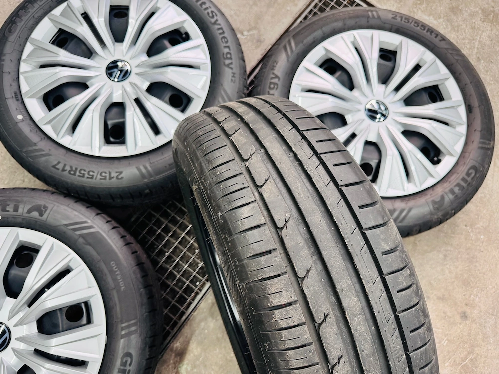 4x VW Original Stahlfelgen + Sommerreifen 215 55 R17 DOT 2024 NEUWERTIG