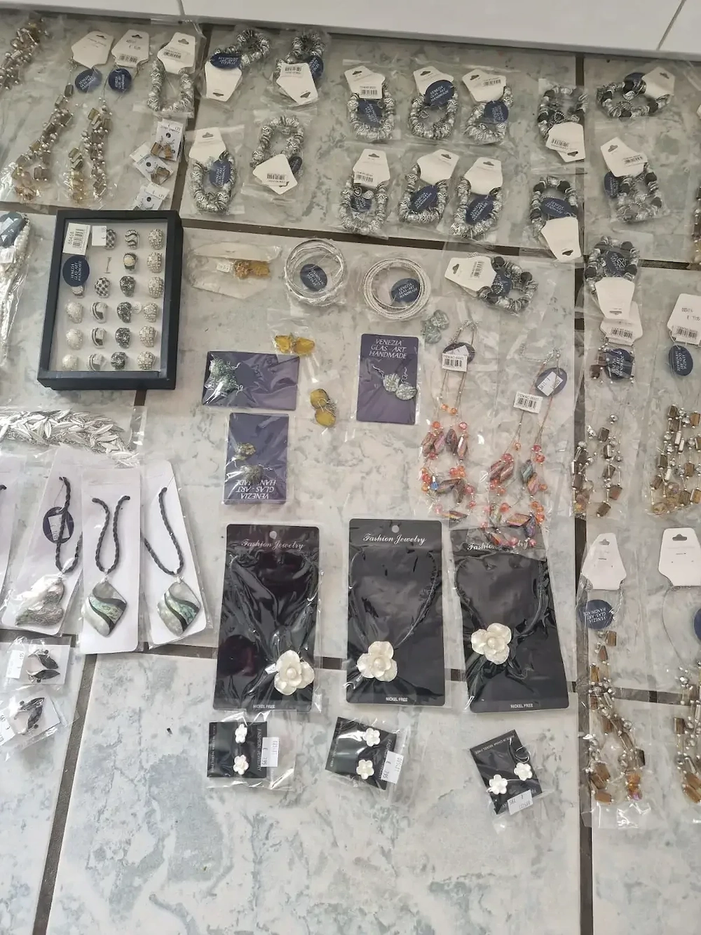 Schmuck Restposten Modeschmuck Flohmarkt Starterpaket Ohrringe Armreifen Markt Verkauf S1