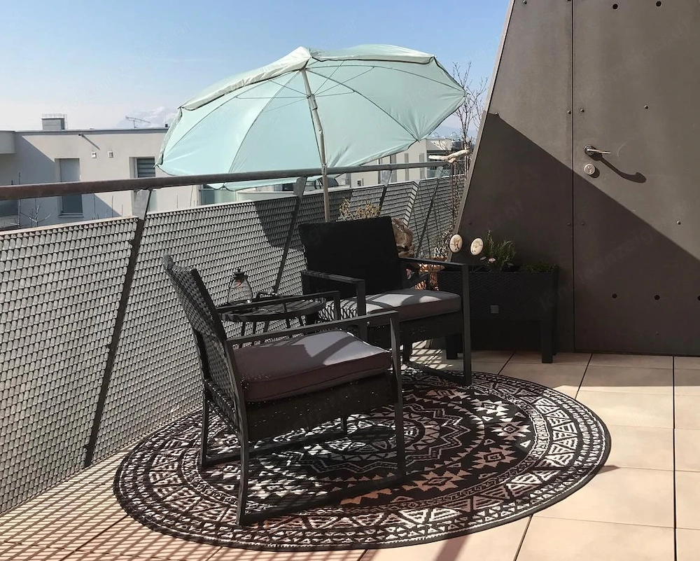 Balkonmöbel-Set aus Metall in Anthrazit inkl. Sonnenschirm   guter Zustand