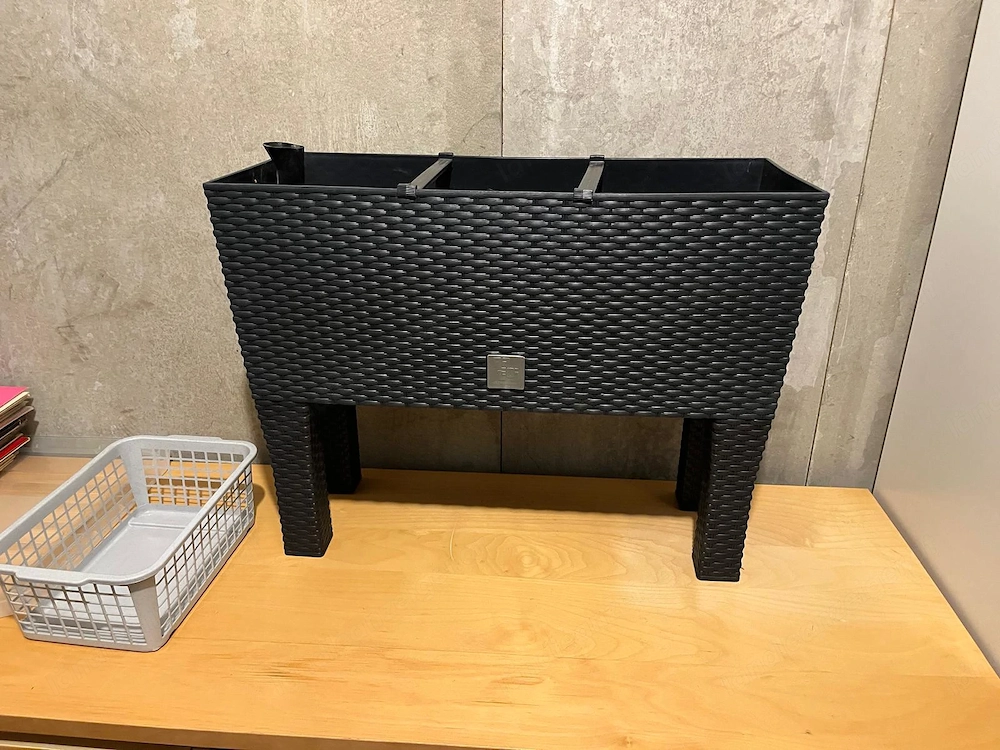 Diverse Pflanzkübel   verschiedene Größen & Designs