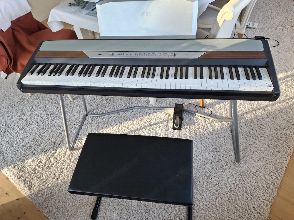 Keyboard Korg SP-250