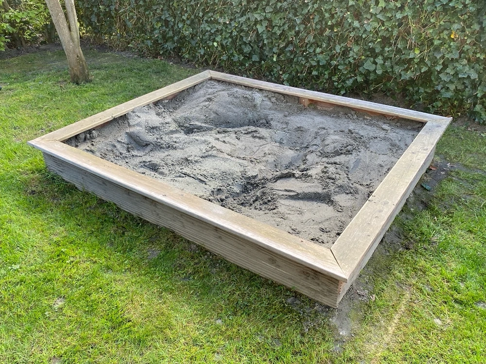 Sandkasten mit Abdeckung zu verkaufen