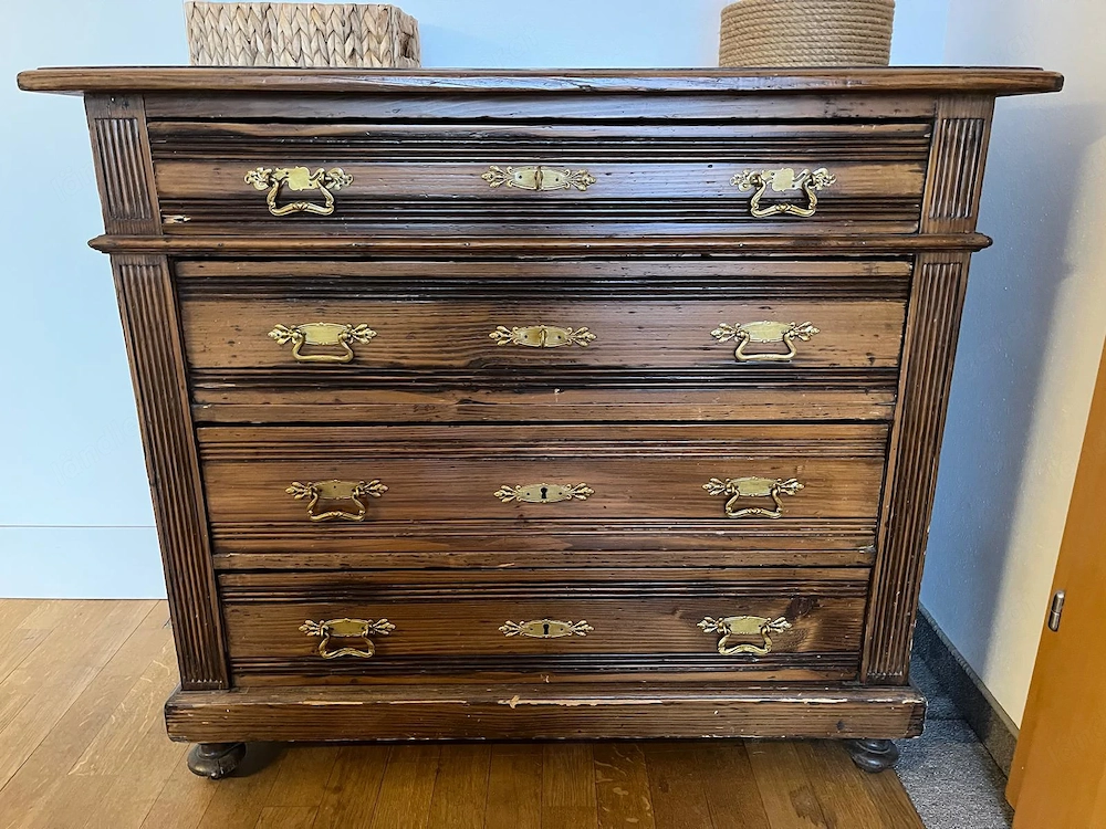 Antike Holzkommode 