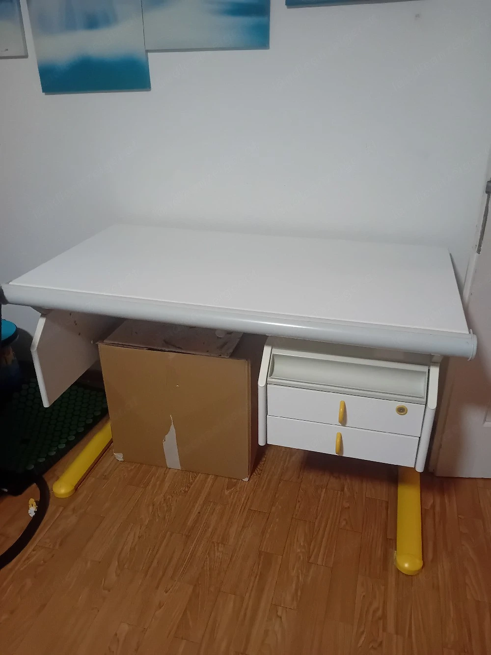Schreibtisch zu verschenken