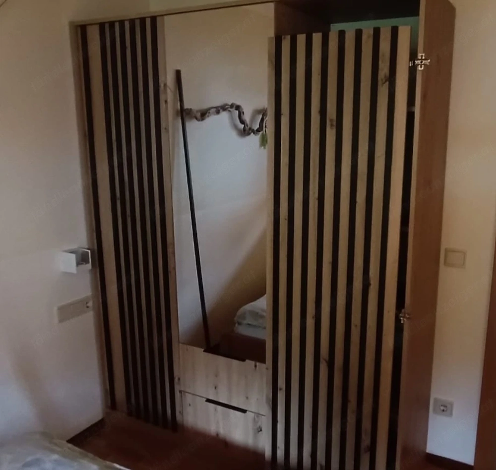 Schrank und 2 Kommoden