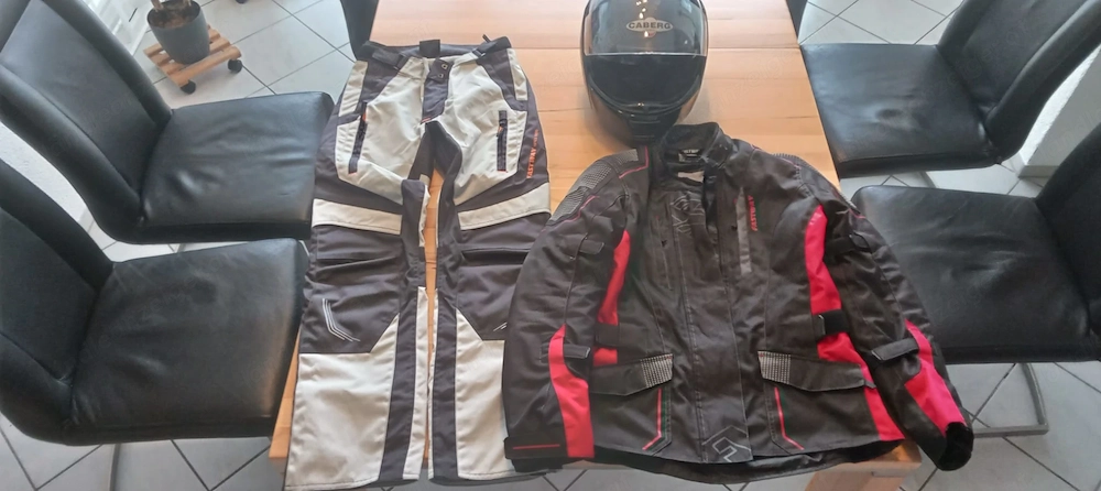 Damen Motorradmontur (Jacke, Hose und Helm)