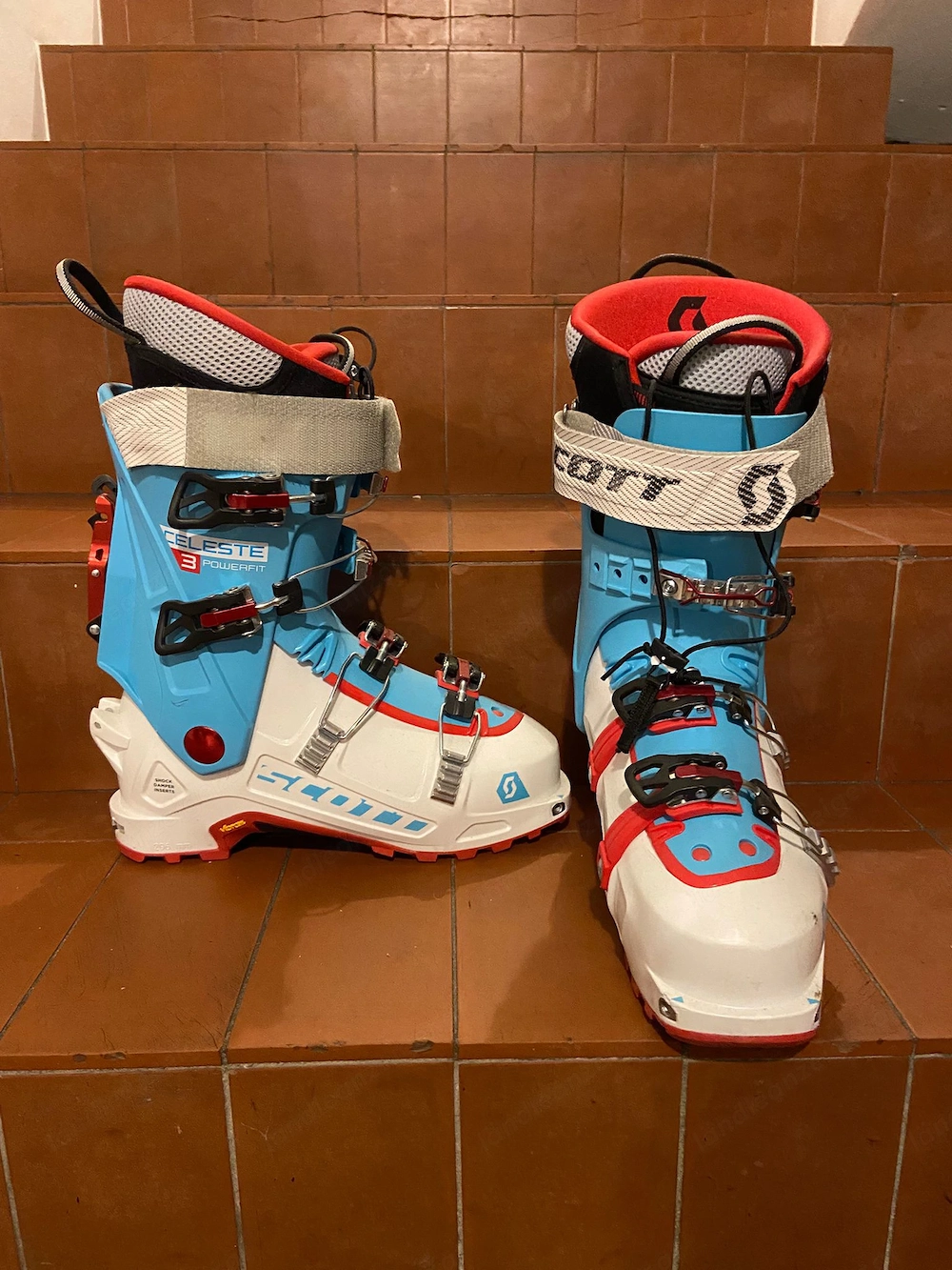 Tourenski Ausrüstung: Ski, Fell und Skischuhe 