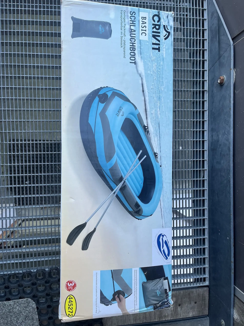 schlauchboot mit paddel