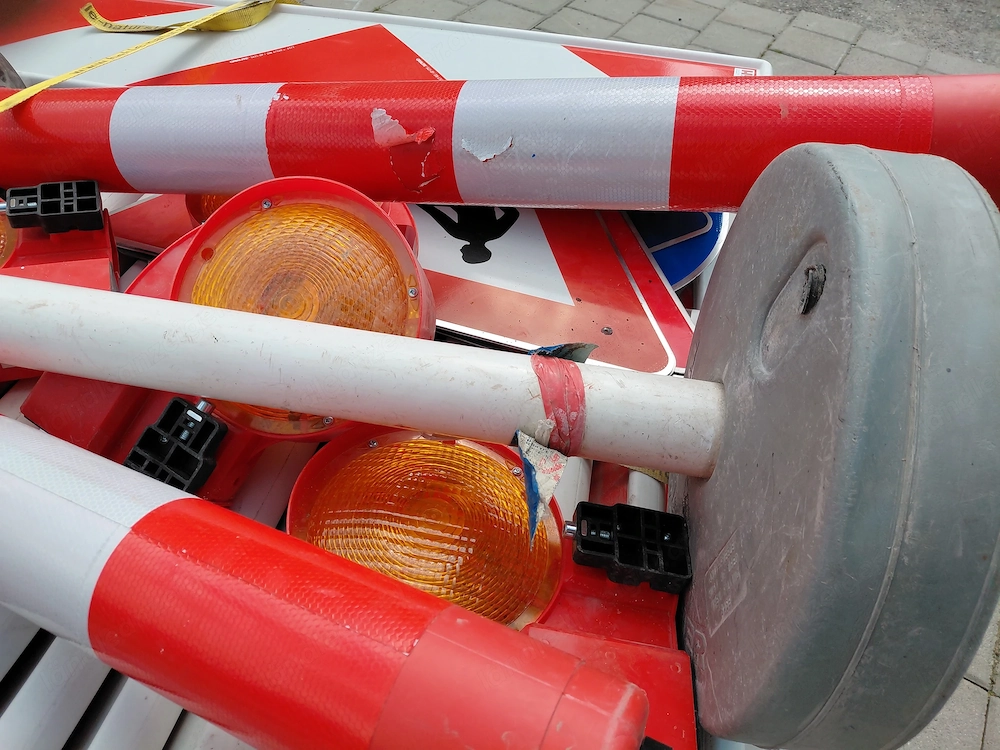 Verkehrsschilder Baustellenabsperrung Leitbalken