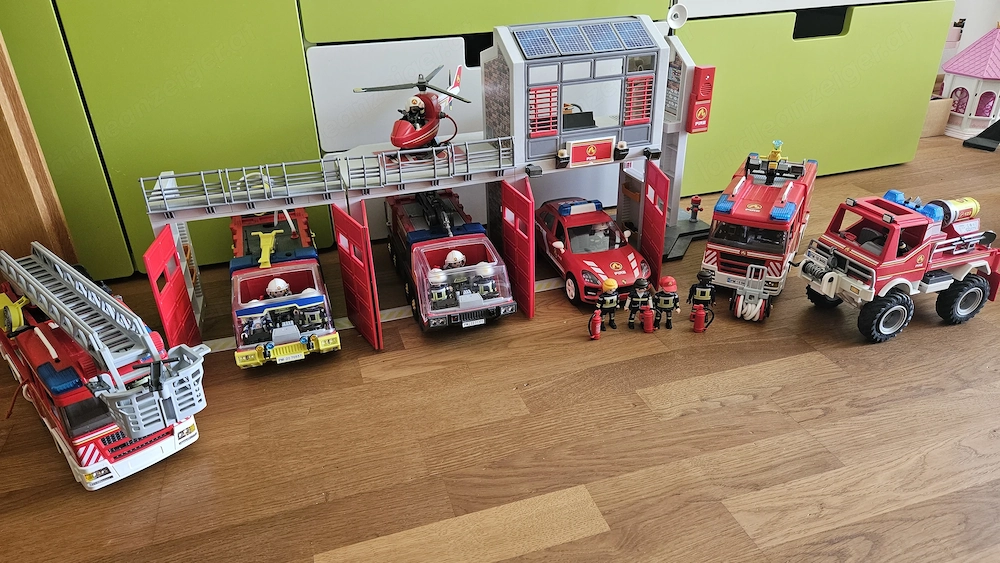 Playmobil Feuerwehr mit Zusatztor inkl Fahrzeuge