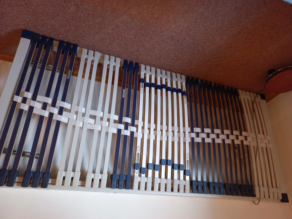 Verkaufe Klappbare Gästebetten und einLattenrost Kopfteil verstellbar!