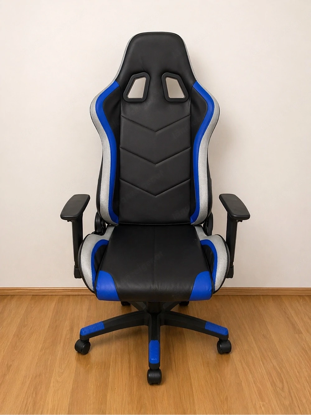 Gaming Stuhl zu verkaufen - Muss weg bis Ende des Monats!