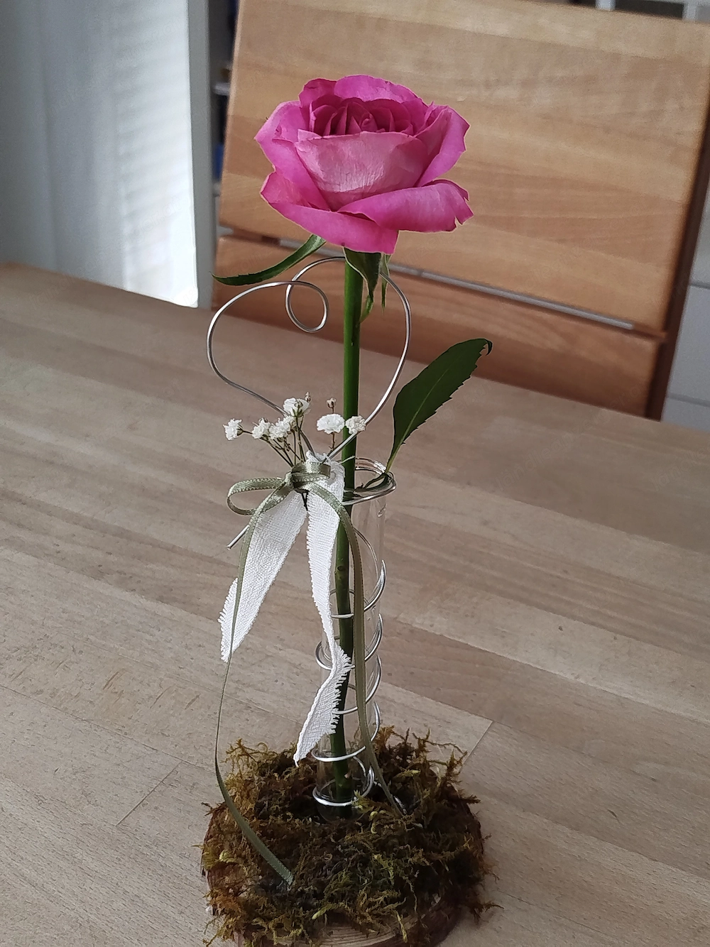 Deko Reagenzglas als Vase auf Holz neu