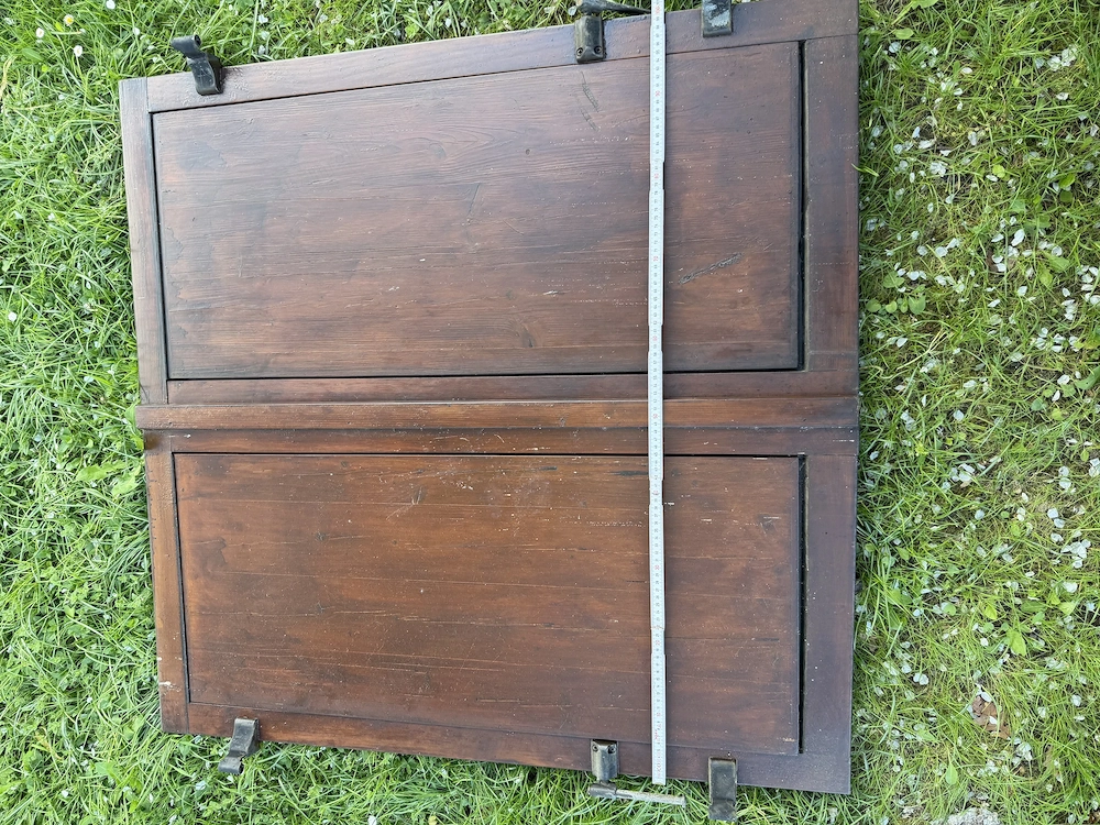 Fensterladen Holz braun