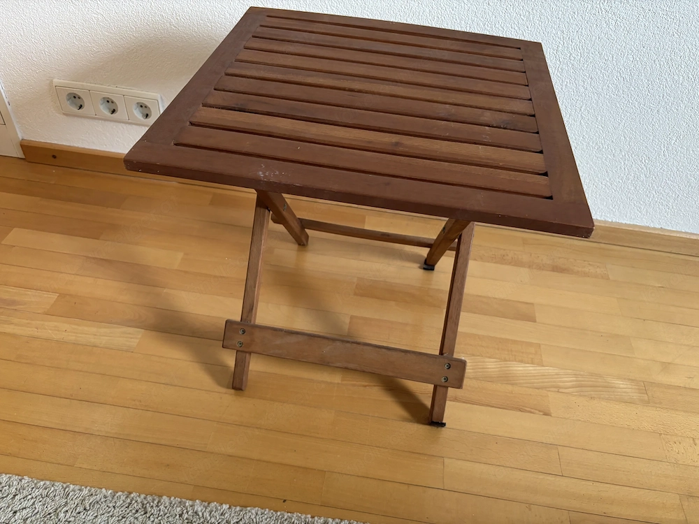 Beistelltisch aus Holz