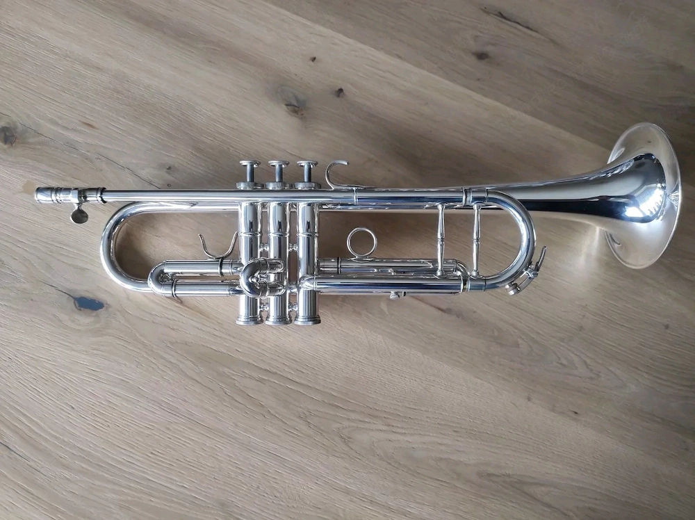 Trompete Adams A2 Custom Series Goldmessing Schallbecher