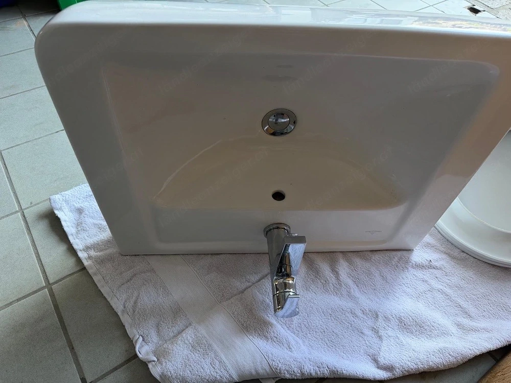 Gebrauchtes Waschbecken mit Armatur