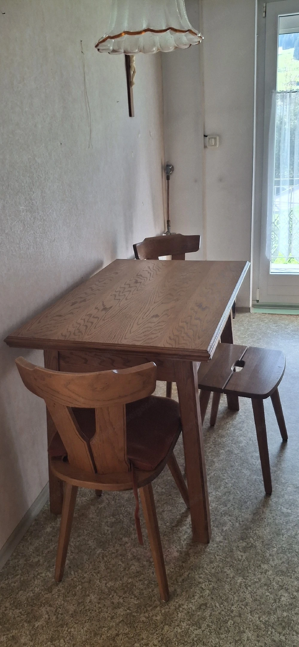 Esstisch mit Stühlen & Hocker