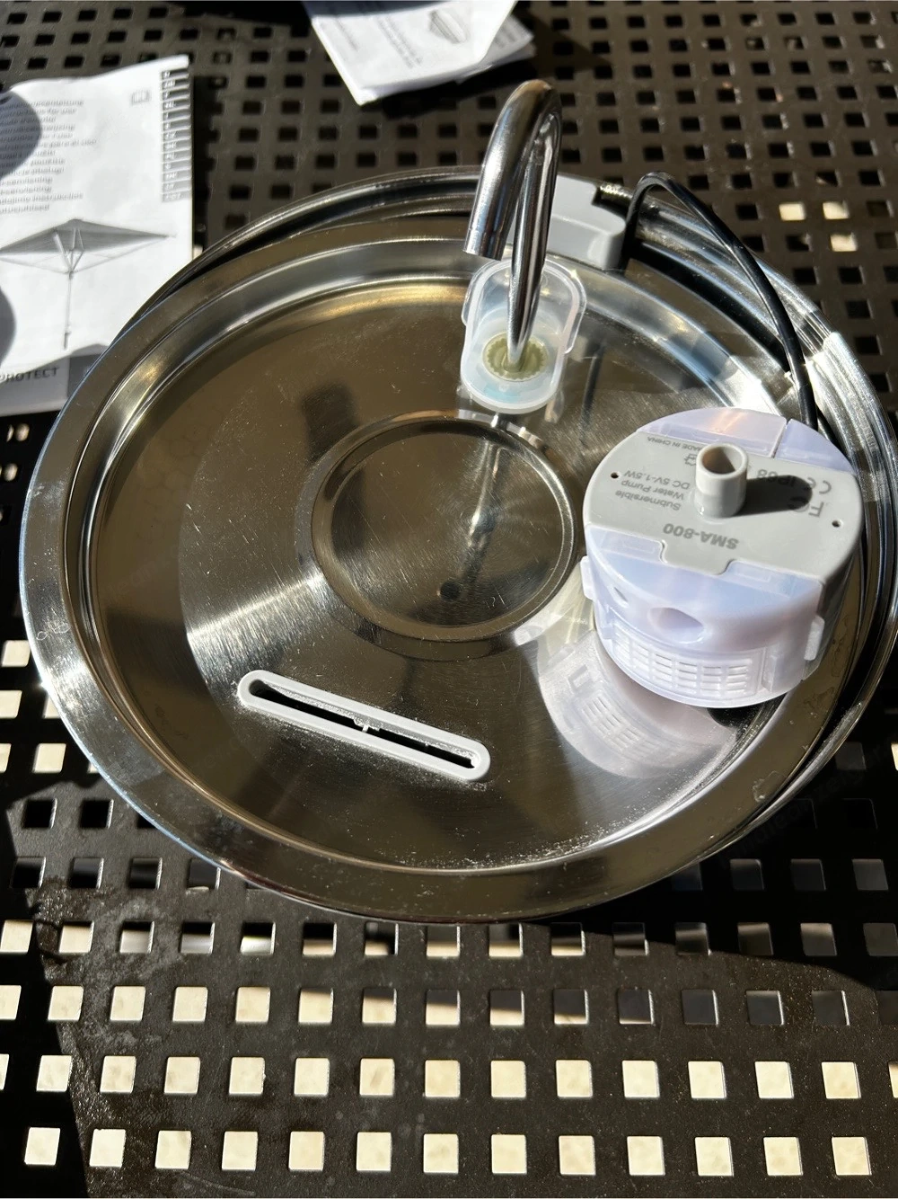 trinkbrunnen für Haustiere wie Katzen und Hunde inkl Zubehör