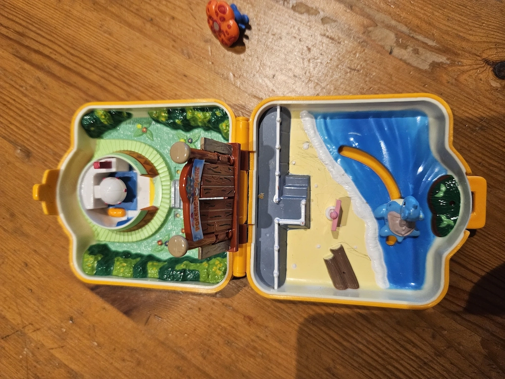 Vintage Pokémon Tomy Pocket Park   1997
