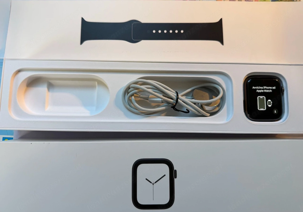 Apple iwatch Series 4 - 44mm Space Grey Aluminium Bik-Sport Band