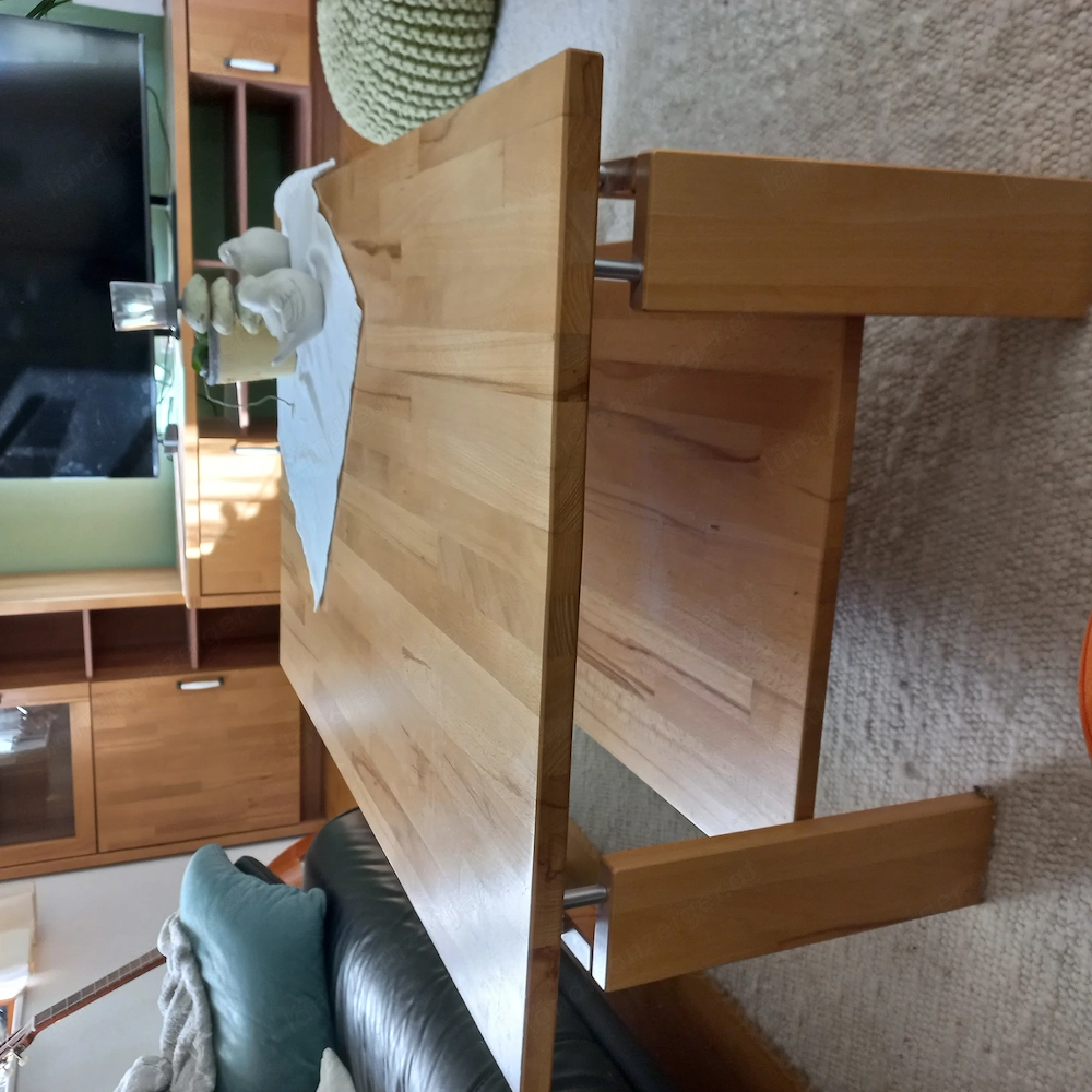 Wohnzimmer Möbelkombination und Couchtisch