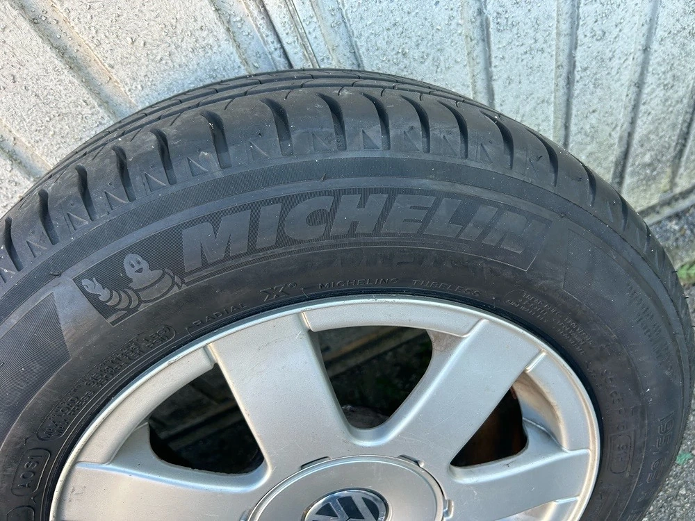 Sommerreifen mit Alufelgen