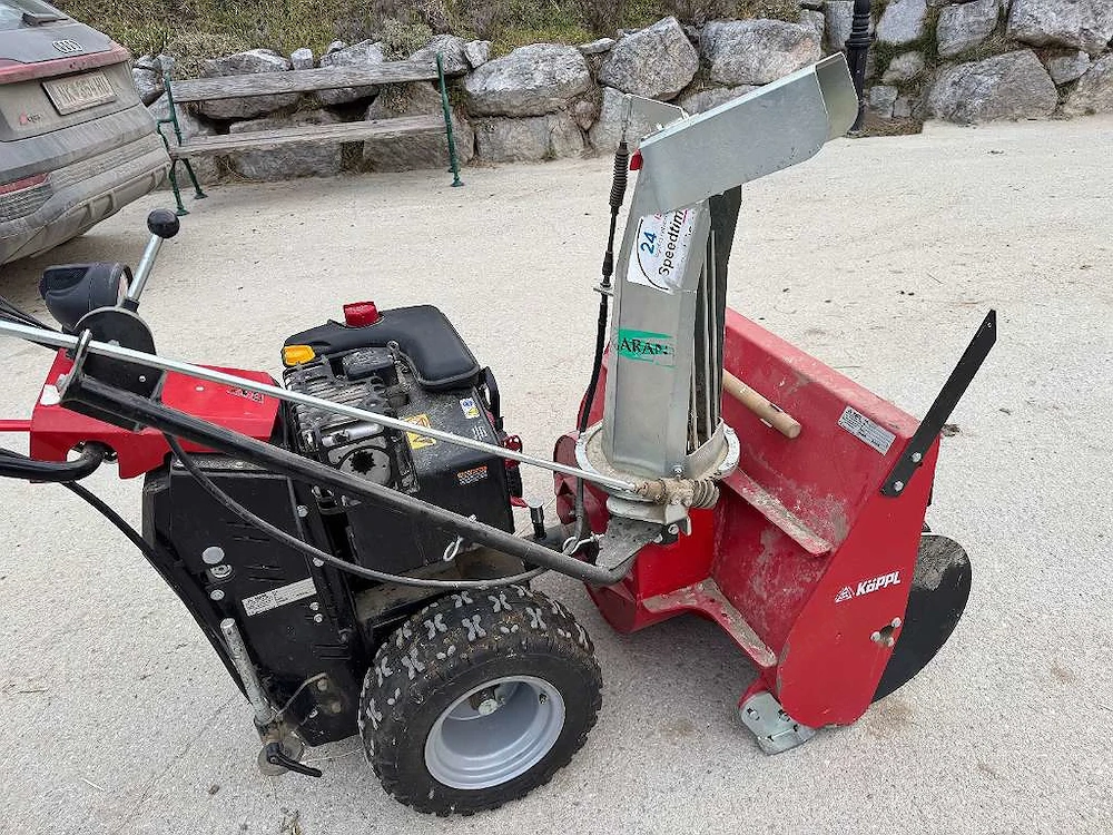Köppl CL 11 mit Schneefräse und Schneeschild 