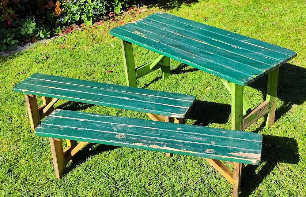 Kinder Gartentisch und -Bänke