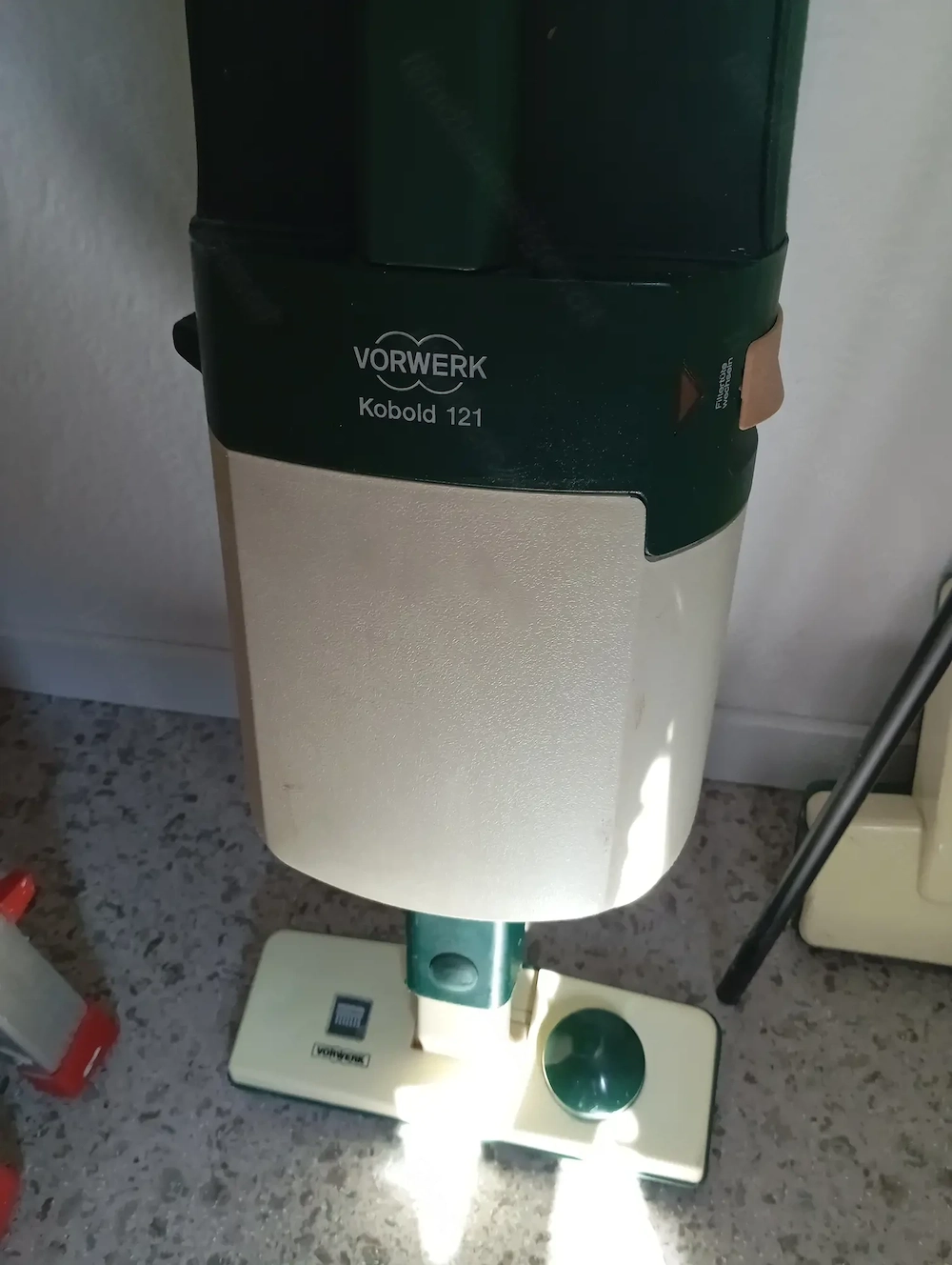 Vorwerk Kobold incl. Zubehör zu verschenken