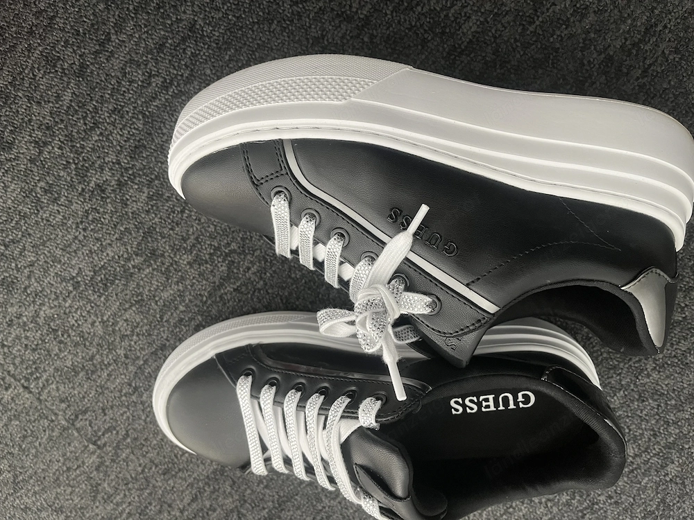 Guess Sneaker (2x kurz getragen) 