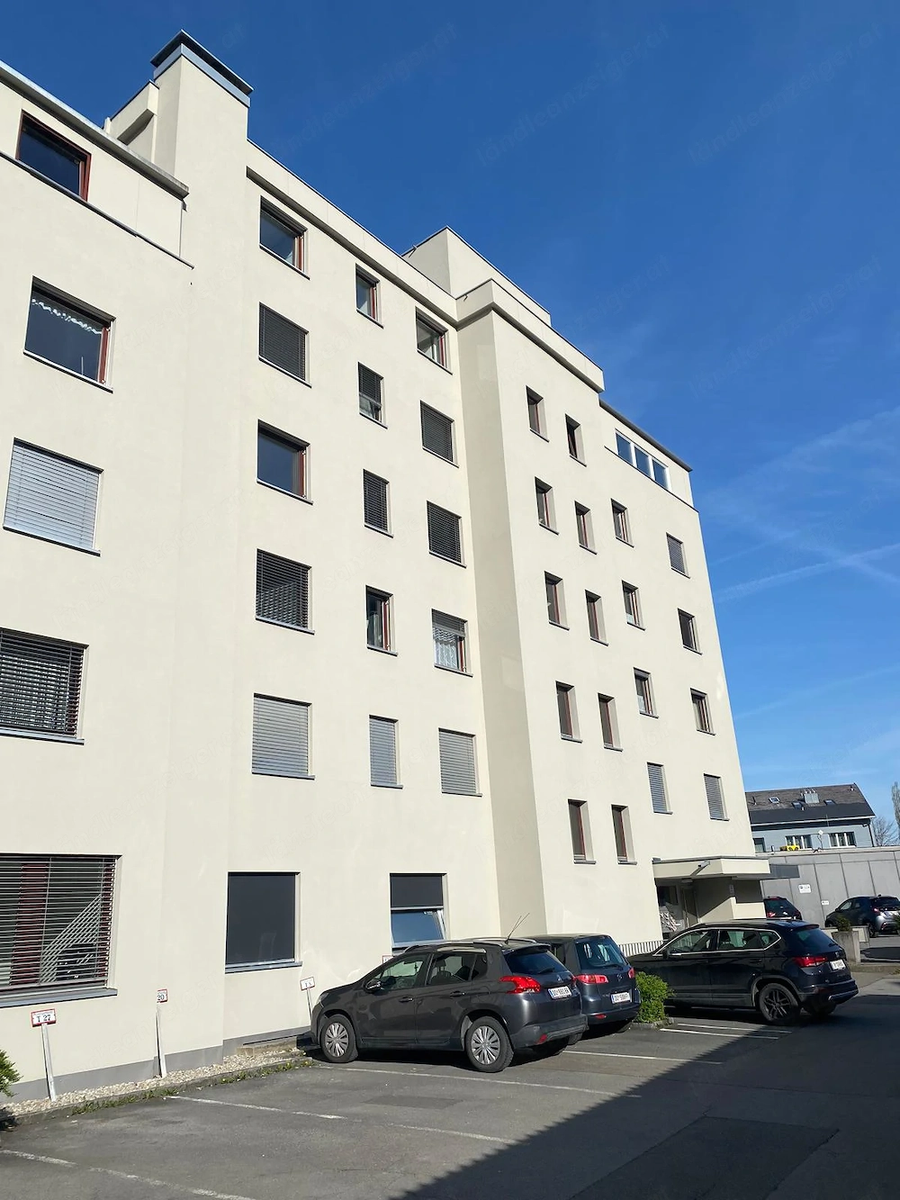 Helle und freundliche 4- Zimmerwohnung mit ca. 97m2 in Zentrum von Dbn. Hatlerdorf zu verkaufen!