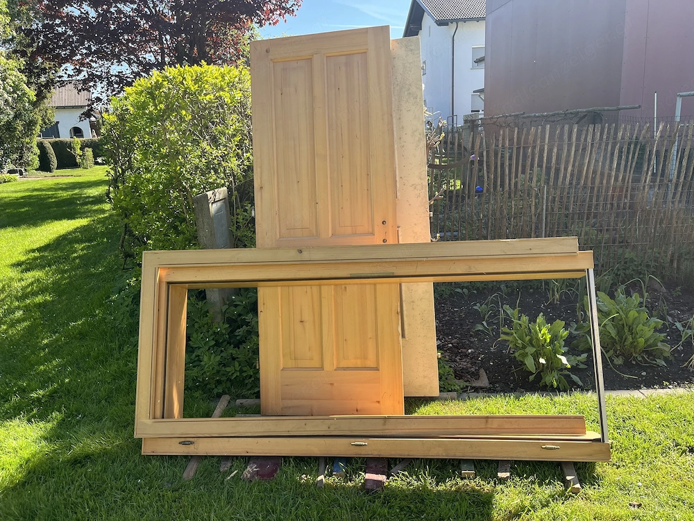 Holztüre massiv mit Rahmen. Ungebraucht und hochwertig.