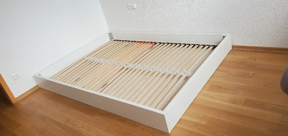 Bettgestell zu verschenken