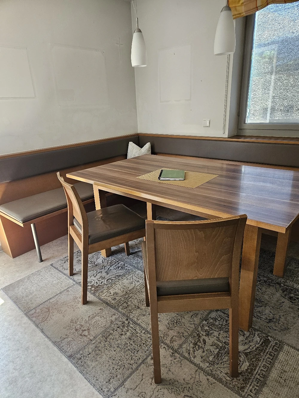 Ausziehtisch mit Buchengestell