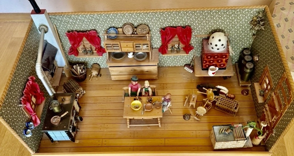 Tolle antike Puppenstube