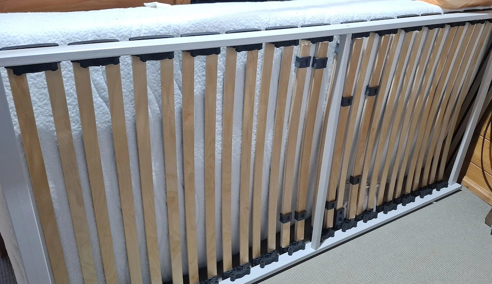 Matratze mit Lattenrost