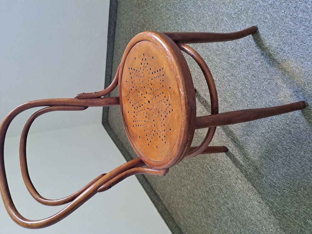 2 sehr schöne ALTE Stühle