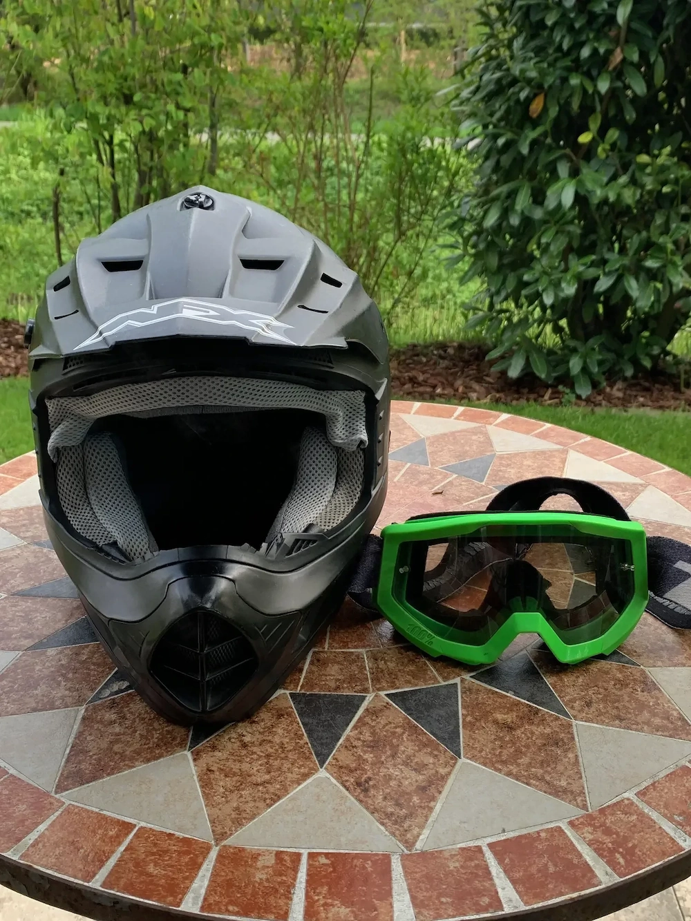 Mopedhelm mit Brille