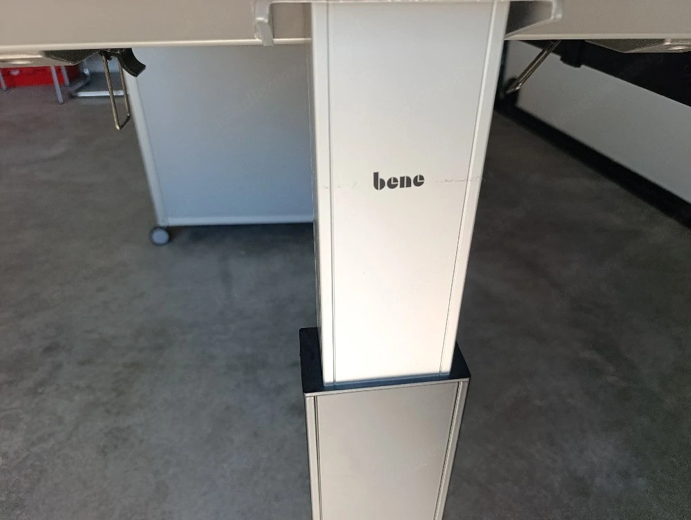 Schreibtisch BENE Höhenverstellbar