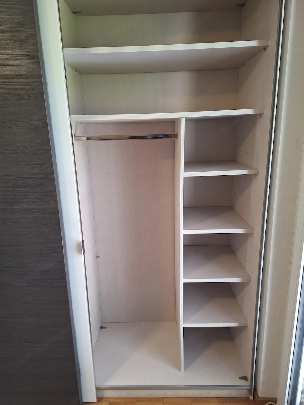 Schwebetürenschrank