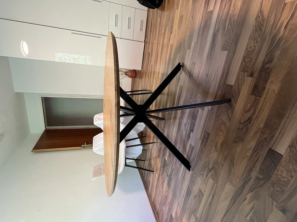 Runder Tisch Holzoptik