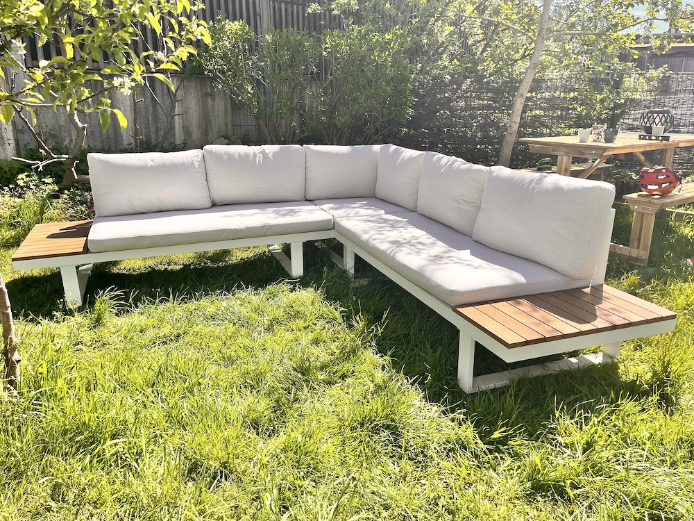 Lounge mit Glastisch