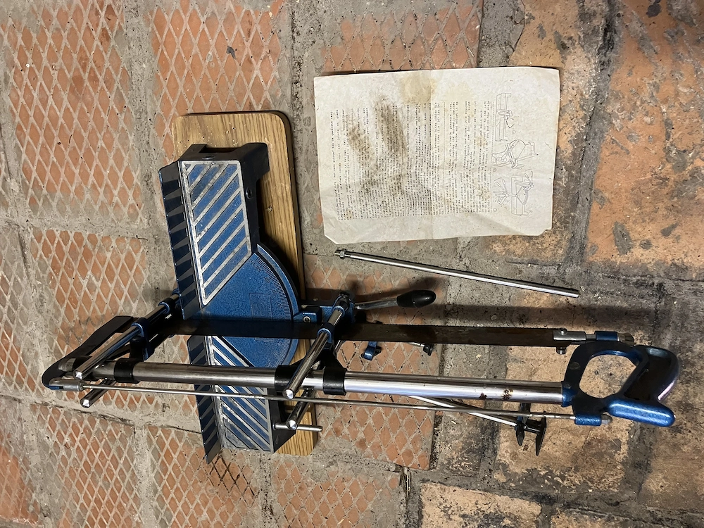 Metall Gehrungssäge mit Spannvorrichtung