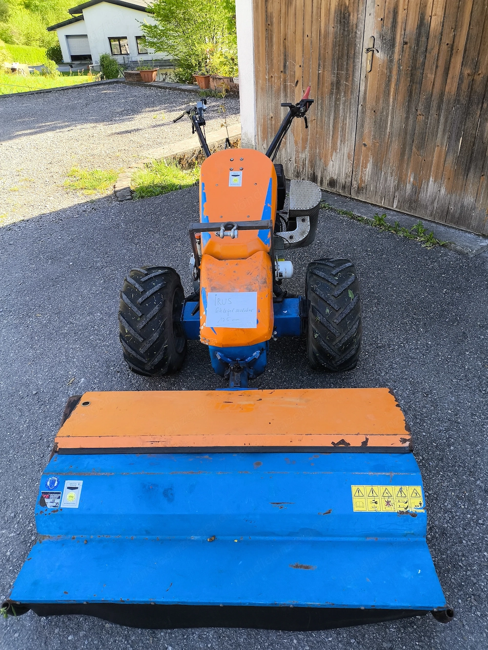 Gebr. IRUS KOMTRAK 25 PS mit 125cm Schlegelmulcher + Kehrbesengerät + Paar Stahl-Zwillingsräder